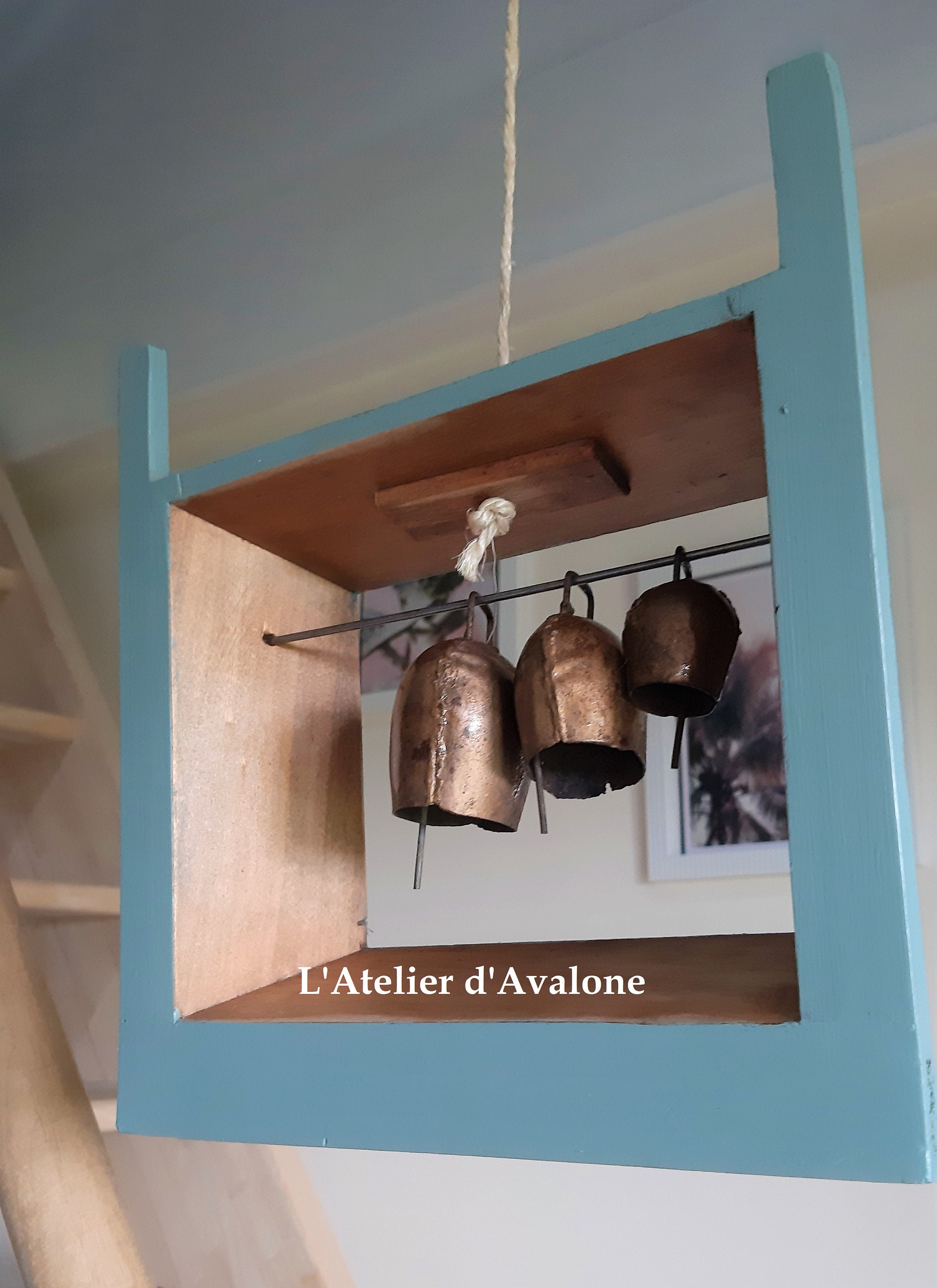 Suspension Décorative Carillon à Cloches en Bois et Métal Bleu Vintage