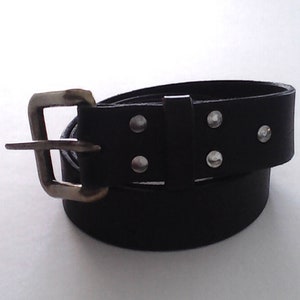 Hand Cut Veg Tan Leather Belt: Riveted Buckle
