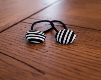 Four Black and White Striped Fabric Covered Button Hair Ties, Black and White Stripes Pony Tail Holders, Hair Accesories, Patterned Ties