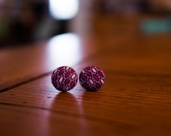 Vintage Style Purple Fabric Covered Button Earrings,5/8",small button post earrings, purple stud earrings, purple pattern earrings,