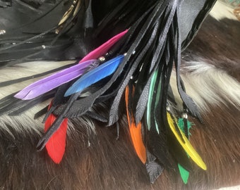 Leren bedel met franje, accessoire met regenboogveren, gemaakt in Canada