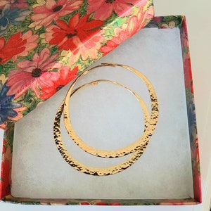 18K Solid Gold Large Hoop Earrings With Hammered Texture.