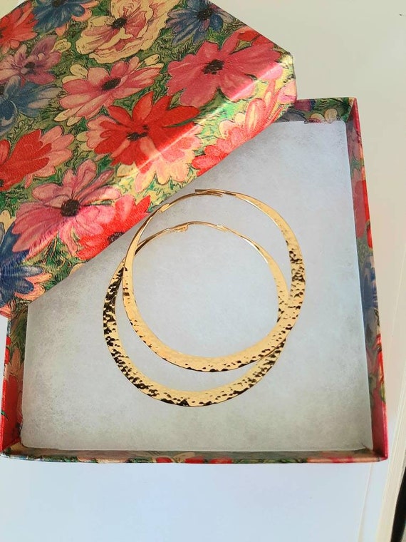 18K Solid Gold Large Hoop Earrings With Hammered Texture.