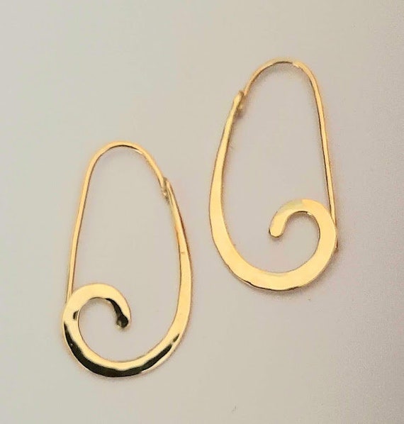 18K Solid Gold Hoop Earrings. Artisan Spiral  Loop Design. Minimalist Hammered Hoops. Medium size.