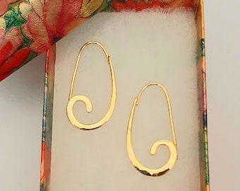 18K Solid Gold Hoop Earrings. Artisan Spiral  Loop Design. Minimalist Hammered Hoops. Medium size.