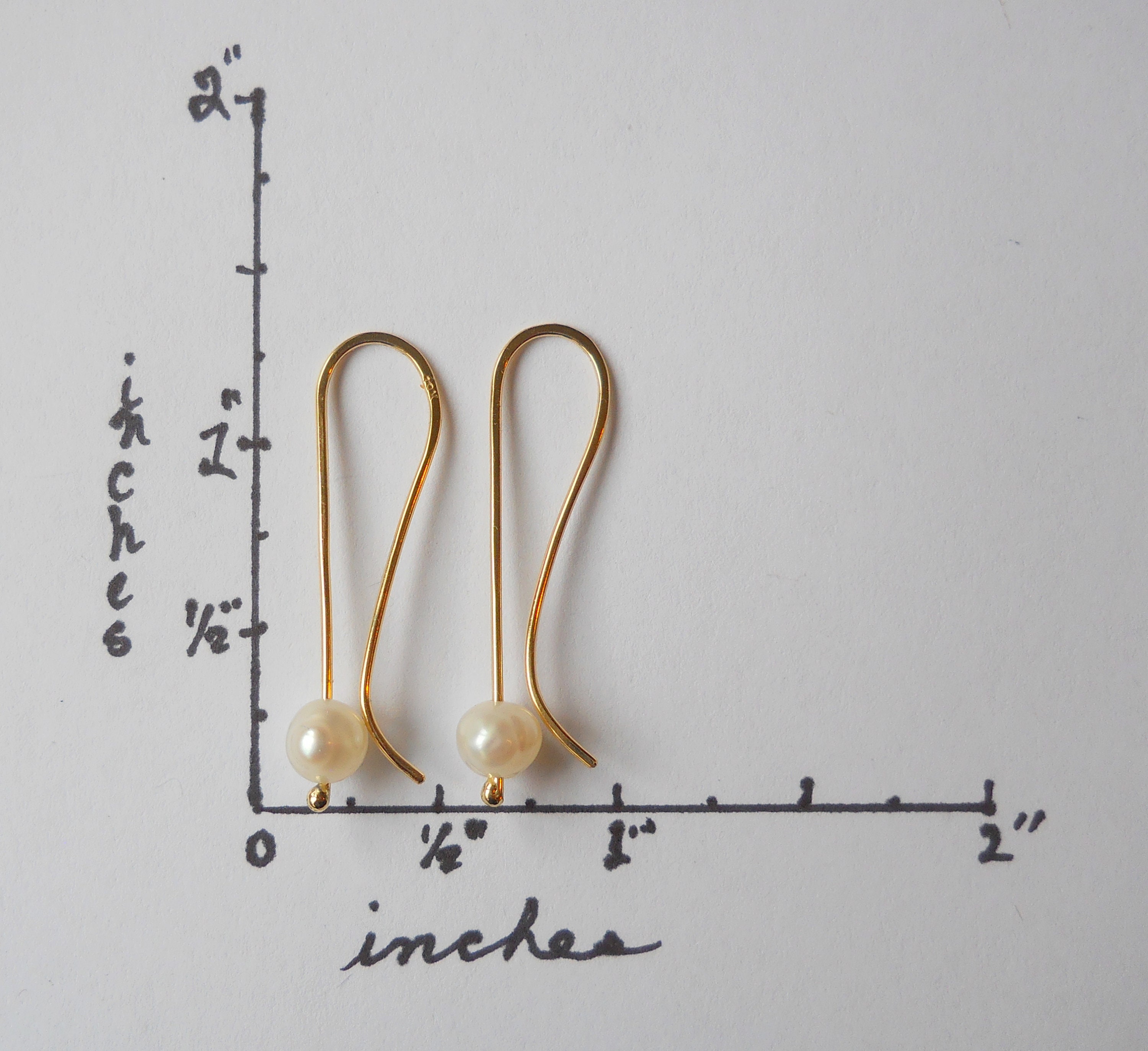 18K Gold and Pearl Dangle Earrings. Simple and Elegant Minimalist Style