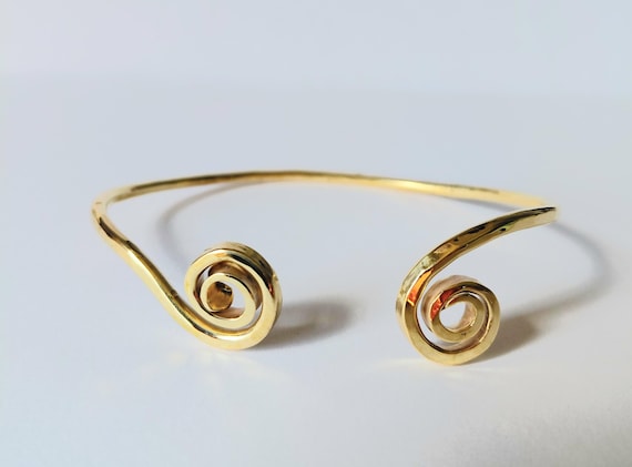 Hand Forged Solid 18K Gold Fiddle Head Bracelet.