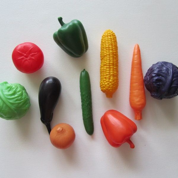 Lots of Veggies! Look so Real Lot of 10 Plastic Colorful Veggies