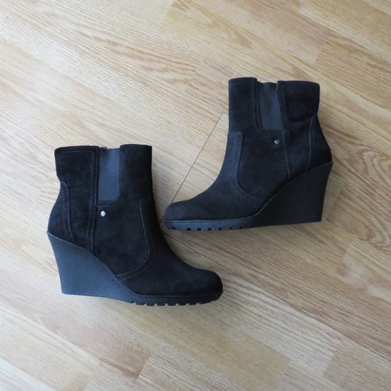 New Womens White Mountain Black Suede Leather Wedge Fashion Ankle