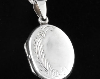 1940s - Vintage Engraved Sterling Silver Floral Locket Pendant Necklace