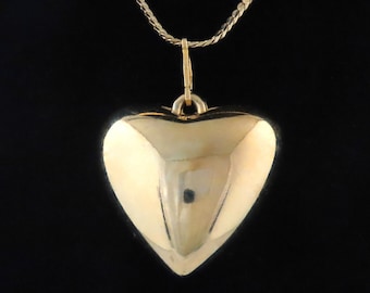 1980s - Superb Vintage Gold Plated Puffy Heart Pendant Necklace