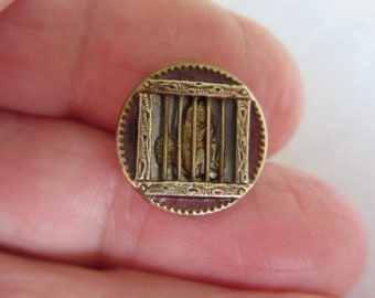 Small antique sewing button - squirrel in a cage - Victorian era - dimensional - super sweet! (l)