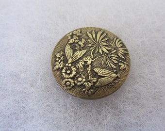 Medium antique brass sewing button - pictorial - French Tight - insects and flowers  - A.P.&Cie PARIS - Collector button