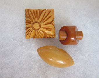 3 vintage BAKELITE sewing buttons - cream of corn yellow - neat ones! collector buttons