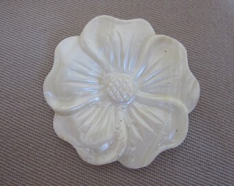 Very Large! Vintage sewing button - celluloid - flower - realistic shape - so cool!! and big... great plant life subject