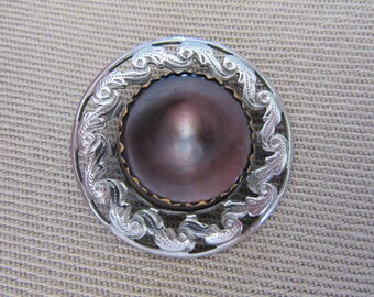 Antique sewing button - Shell mounted in metal - prong set - with openwork border - beautiful! (l)