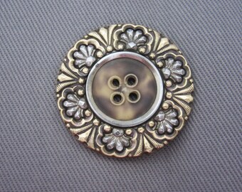 Large antique sewing button - Victorian Celluloid -SEW THROUGH - Nice border