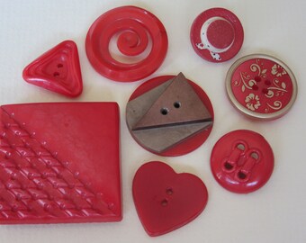 Lot of vintage plastic sewing buttons - RED - amusing components or collectibles