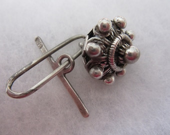 Spanish 19th century button -- silver - toggle type with link - filigree -- Gorgeous collector button - Silver peasant