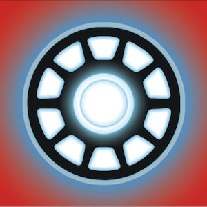 Może przedstawiać: Czerwona tablica rejestracyjna z czarno-białym wzorem reaktora łuku Iron Mana w środku. Reaktor łuku świeci na niebiesko.