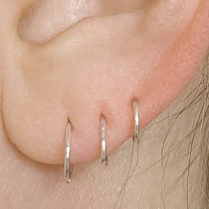 Conjunto de três brincos Hugger de prata esterlina, 3 tamanhos, argolas, brincos helix, brincos mínimos, travessas de prata, argolas douradas, brincos minúsculos