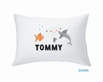 Nom personnalisé taie d'oreiller pour tout-petit, oreiller de garderie pour la rentrée scolaire, taie d'oreiller - REQUIN