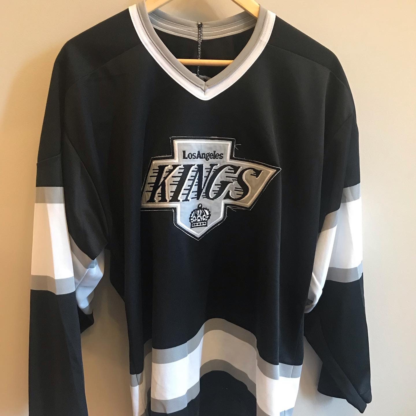 Adidas Men's NHL Calgary Flames Hockey S/S Team Practice Jersey V-Neck  Shirt (S)