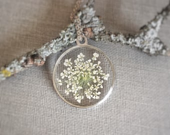 Queen Annes Lace Necklace, Dried White Dill, Resin, Terrarium, Botanical Woodland, wish, Real Flower, Mori girl, Friendship, Circle Frame