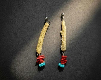Pendientes colgantes de coral blanco auténtico, mini coral rojo, cuentas de flor azul, joyería de inspiración natural.
