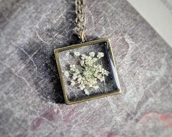 Collar de encaje prensado de la Reina Ana, colgante de resina botánica, joyería cottagecore