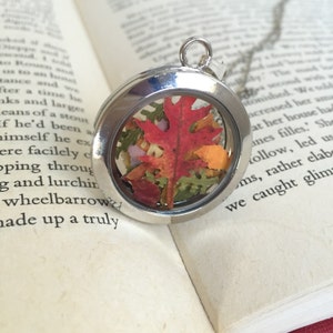 Echte Ahornblatt Halskette - Floating Medaillon Anhänger, Souvenir aus Kanada, Herbst Schmuck, Natur Geschenk, Glasrahmen Halskette, Waldland
