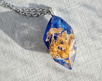 Colgante de resina de Van Gogh, collar de flores secas de osmanto, joyería inspirada en el arte.