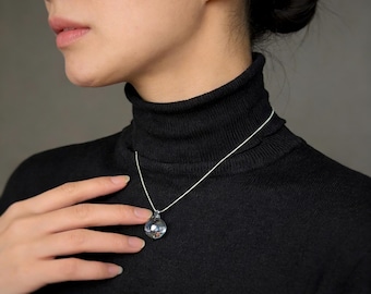 Collar de bola de cristal con aura acuática, colgante de orbe de agua, terrario soplado a mano, esfera transparente minimalista