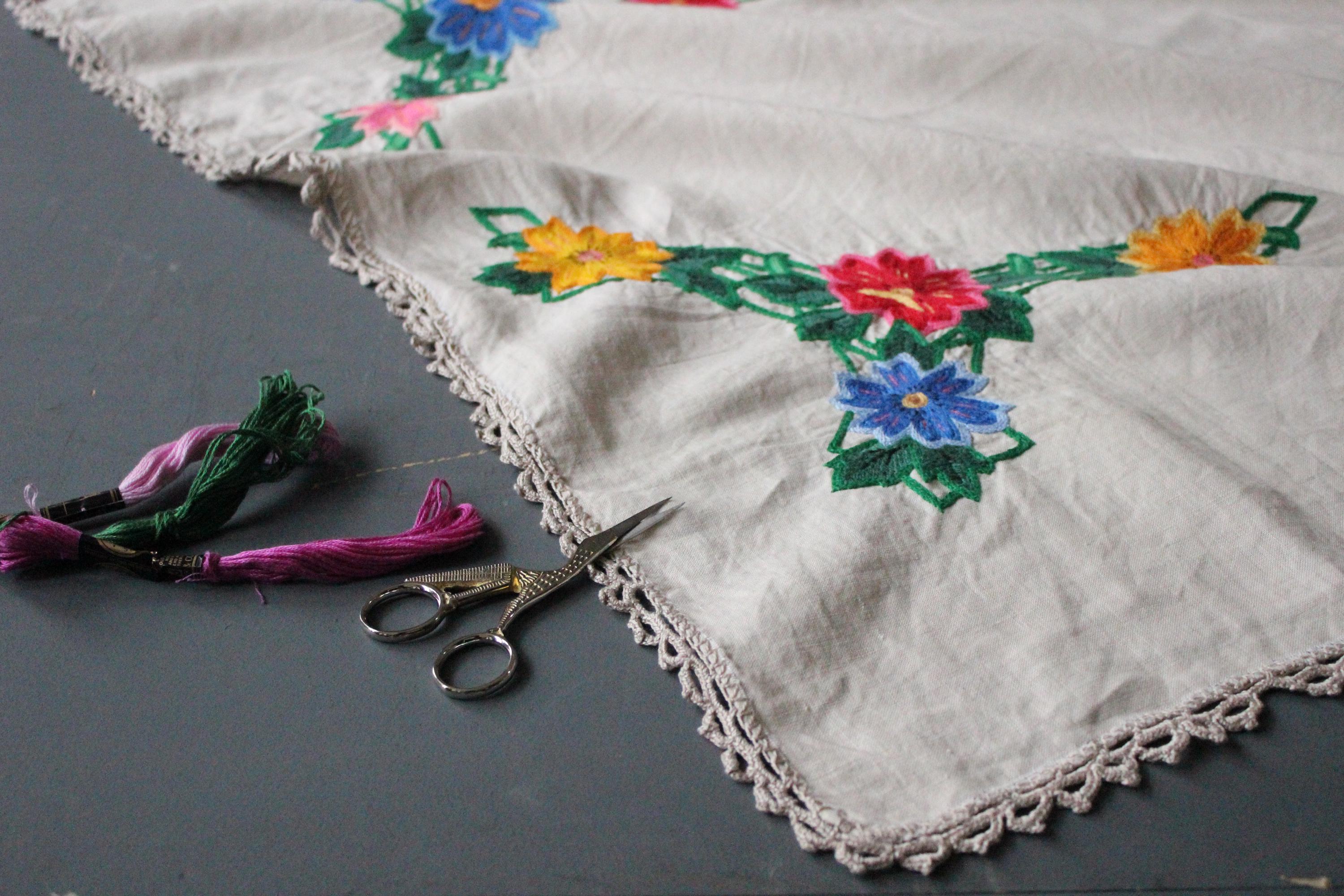 花柄手刺繍 テーブルクロス ヴィンテージ ハンドメイド レースクロス