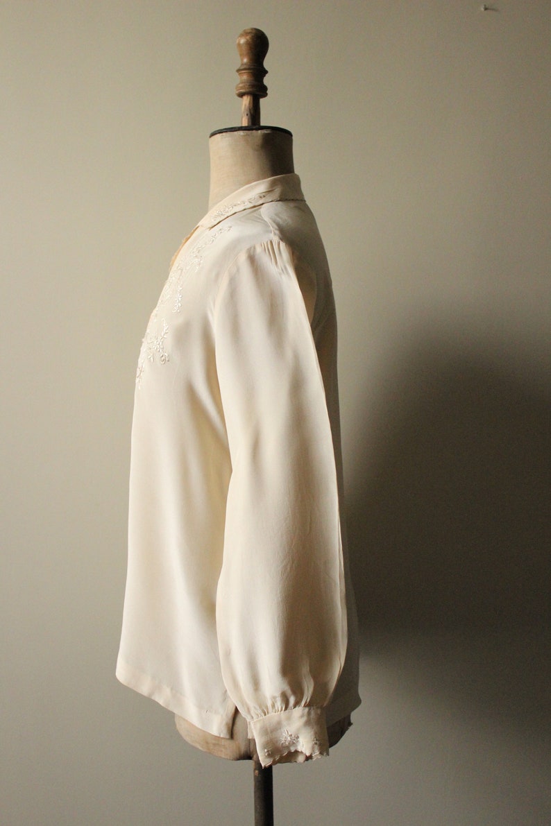 Vintage Chinese 1940s style delicate cream beige gold 100/% silk blouse shirt top Peony style Red Peacock embroidered cutwork long sleeve