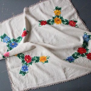 Vintage hand embroidered crochet tatting lace floral square cream ivory cotton linen tablecloth tea cloth remnant