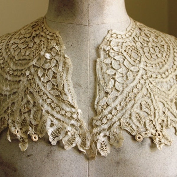 Antique Victorian bobbin lace collar for vintage wedding dress