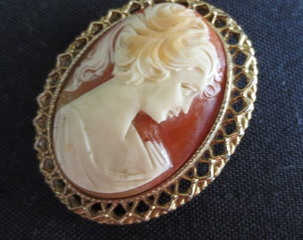 Green and Ivory Fairy Cameo Brooch Resin Goldtone Frame
