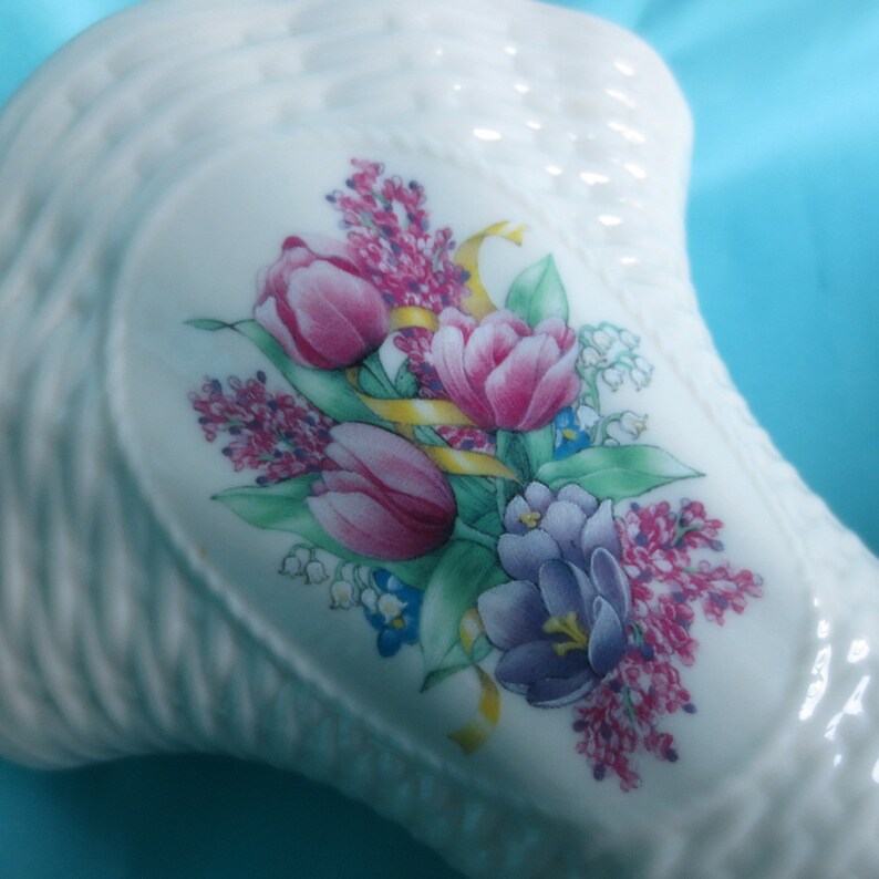 Vintage LENOX Vase Fan Shape Tulip Pattern Basket Weave Gold Trim