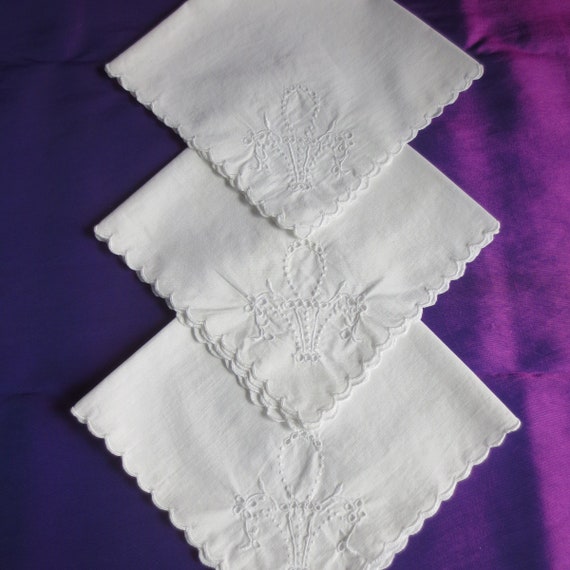 Minhcraft White Cotton 11x11 Ladys handkerchiefs with Scalloped Edge Size 11.0 White