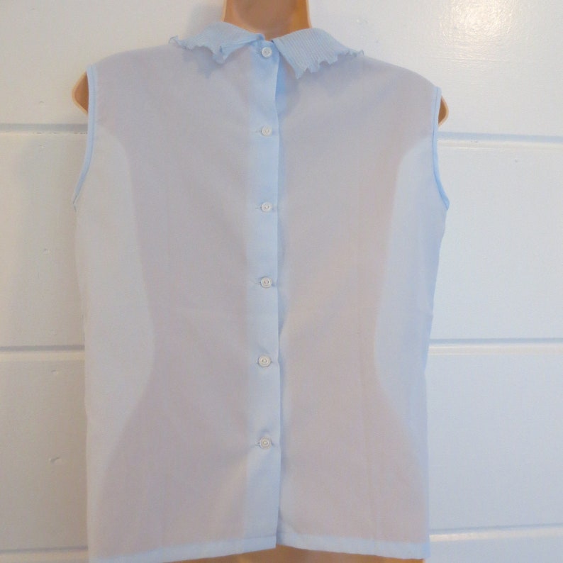 50/'s Powder Blue Textured Polyester Sleeveless Boxy Blouse Plisse Collar Size Medium
