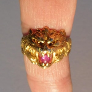 Extremely Rare Authentic Original French Art Nouveau Edwardian  18K Gold Cabochon Ruby Roaring Wild Cat Lion Tiger Ring ! Halloween