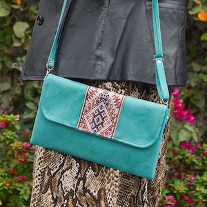 Ayacucho Hand Crossbody Clutch Wristlet, handgefertigte peruanische große Crossbody-Geldbeutel, Clutch für Frauen