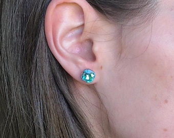 Clous d'oreilles avec strass turquoise : hypoallergéniques, sans danger pour les peaux sensibles
