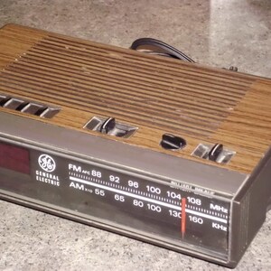 Vintage 80s General Electric AM/FM Radio Alarm Clock - Red LED Display ...