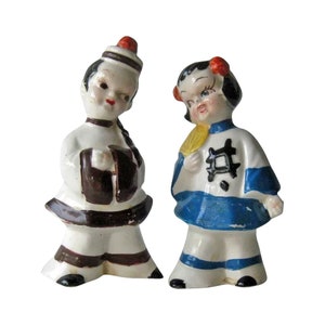 Asian Couple Salt Pepper Shakers / Vintage Kitchenware / Figural Shakers / Collectible Shakers