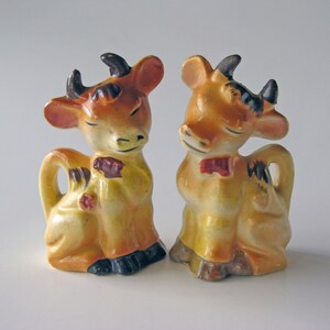 Vintage Yellow Cows Salt and Pepper Shakers - Retro Kitchen Decor - Vintage Kitchen - Collectible Shakers