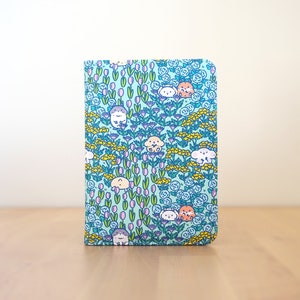 Carteira para passaporte com bloqueio RFID e estampa de hamster Meadow da Noristudio