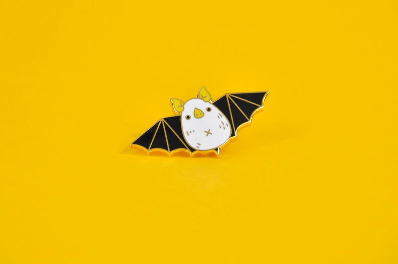 Honduran white bat pin animal pin bat lapel pin hard enamel pin