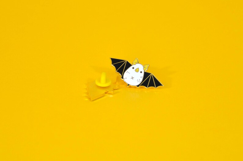Honduran white bat pin animal pin bat lapel pin hard enamel pin